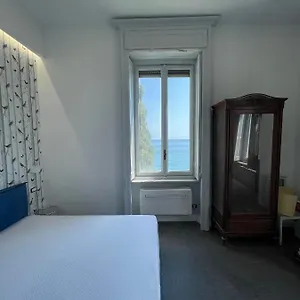 https://villino-saraceno-rostain.hotelitalianriviera.com